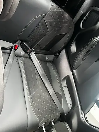 Peugeot E-2008 - Imagem 9