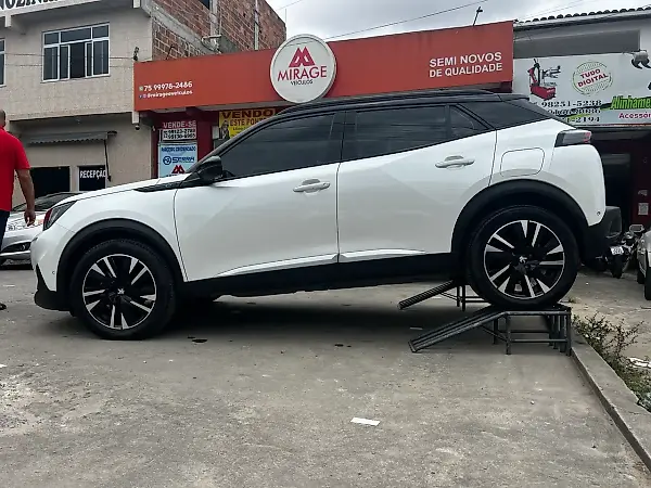 Peugeot E-2008 - Imagem 7