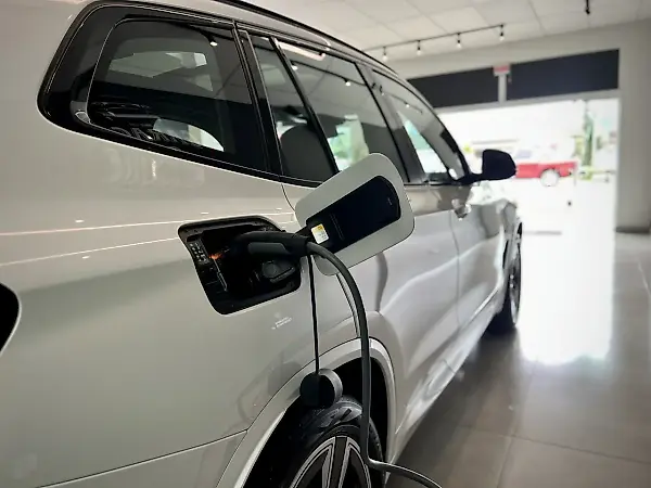 BMW IX3 - Imagem 8