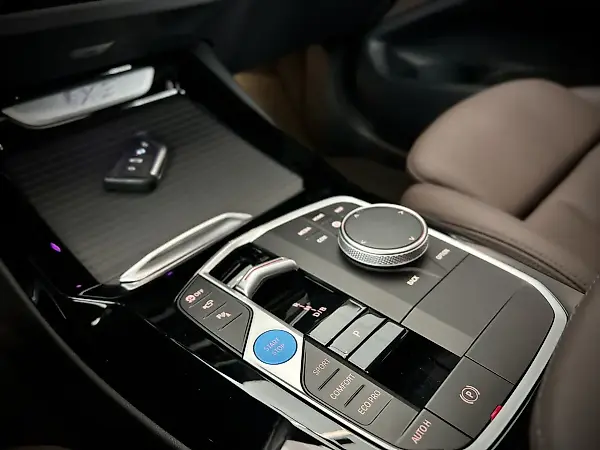 BMW IX3 - Imagem 13