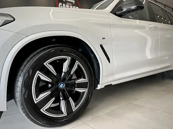 BMW IX3 - Imagem 9