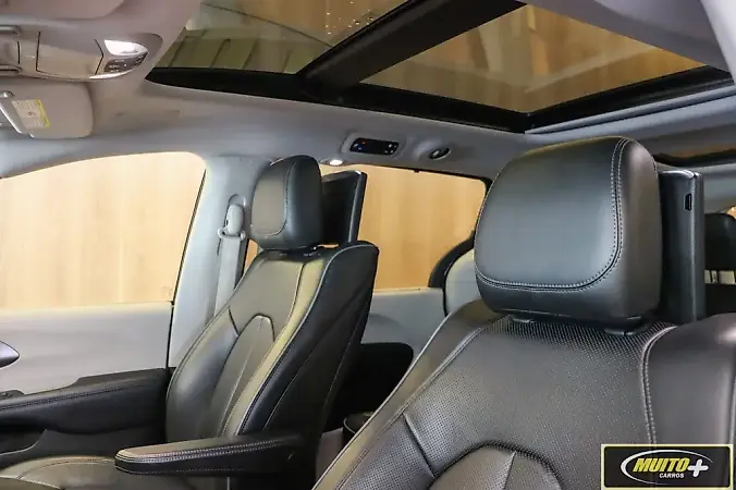 Chrysler Pacifica Plug-in Hybrid - Imagem 13