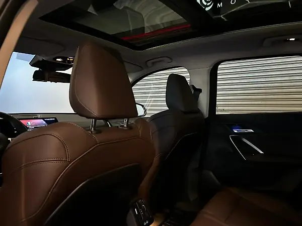 BMW IX1 - Imagem 12