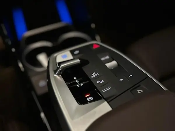 BMW IX1 - Imagem 9