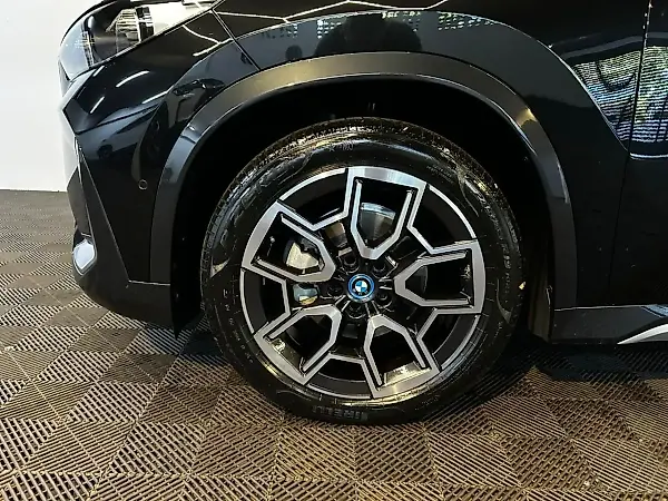 BMW IX1 - Imagem 16