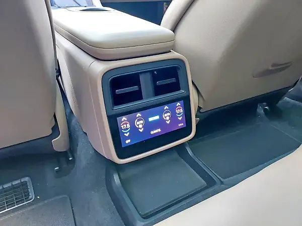 Porsche Taycan - Imagem 12