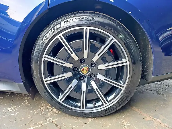 Porsche Taycan - Imagem 20