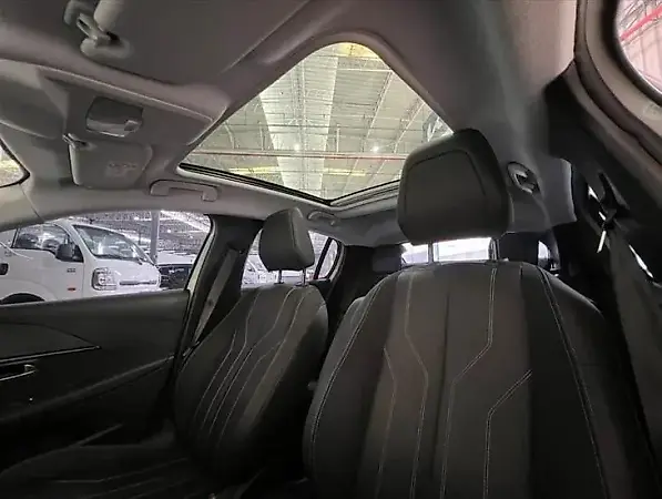 Peugeot E-208 - Imagem 16