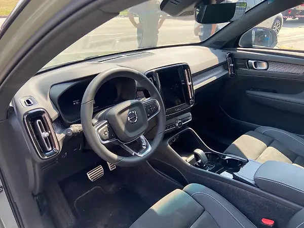 Volvo XC40 Recharge - Imagem 7