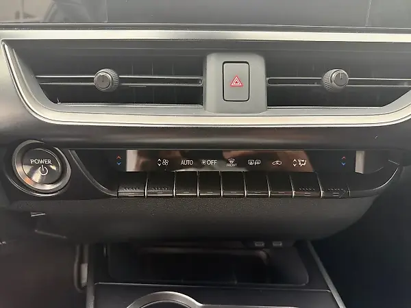 Lexus Ux 300e - Imagem 15