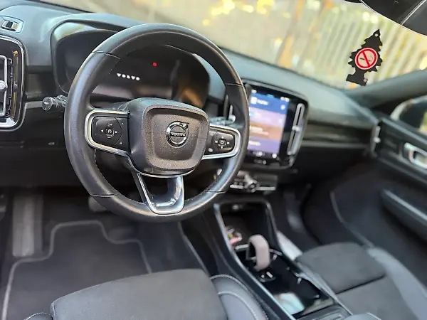 Volvo XC40 Recharge - Imagem 12