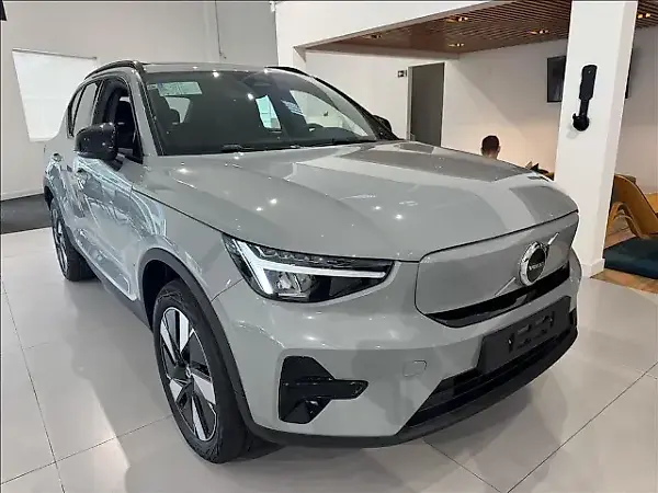 Volvo EX40 - Imagem 1
