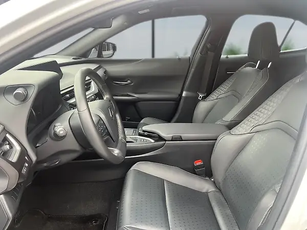 Lexus Ux 300e - Imagem 7