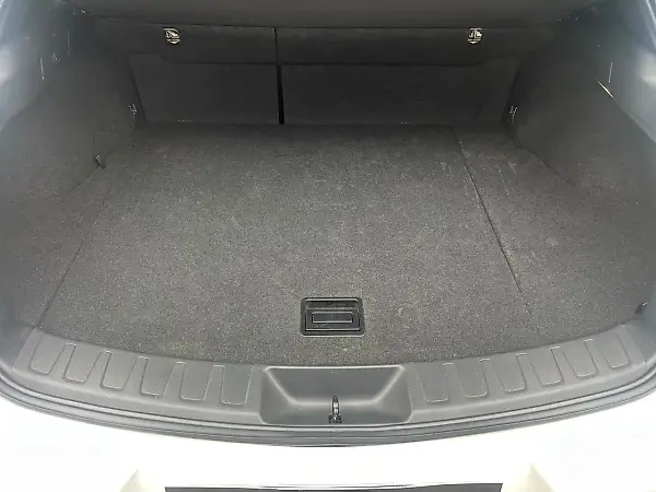 Lexus Ux 300e - Imagem 12
