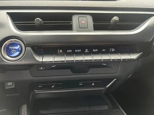 Lexus Ux 300e - Imagem 15