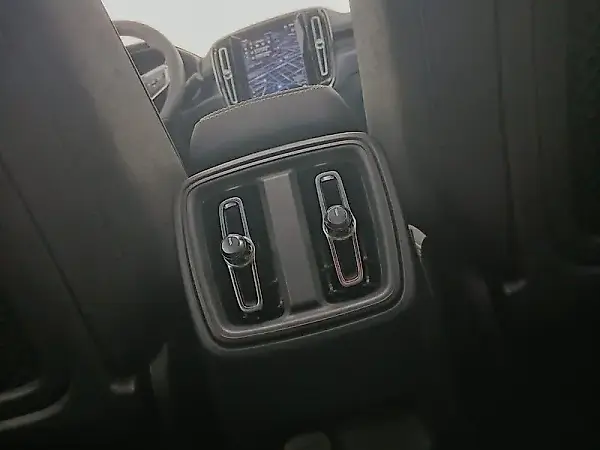 Volvo XC40 Recharge - Imagem 17