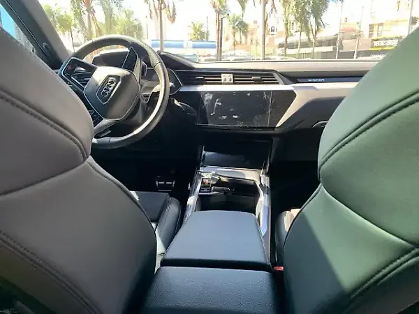 Audi Q8 E-tron - Imagem 13