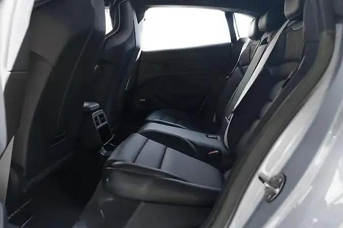 Porsche Taycan - Imagem 16