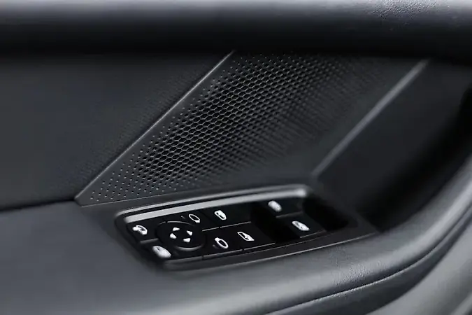 Porsche Taycan - Imagem 19