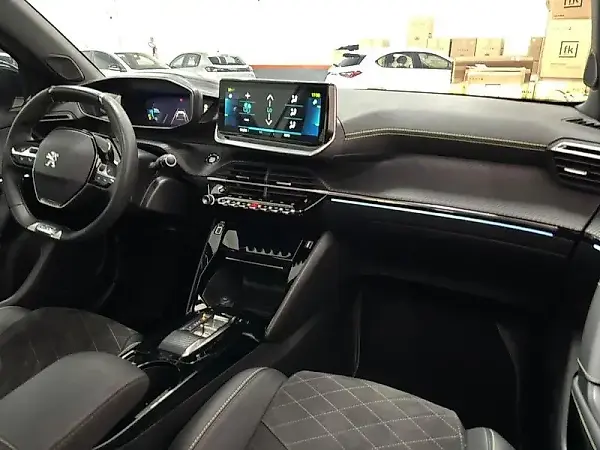 Peugeot E-2008 - Imagem 8