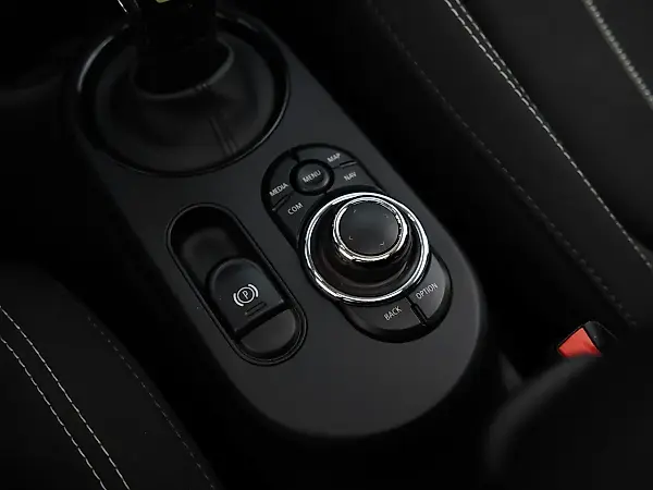 Mini Cooper SE - Imagem 13