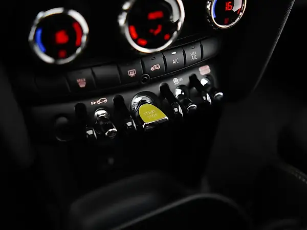 Mini Cooper SE - Imagem 12