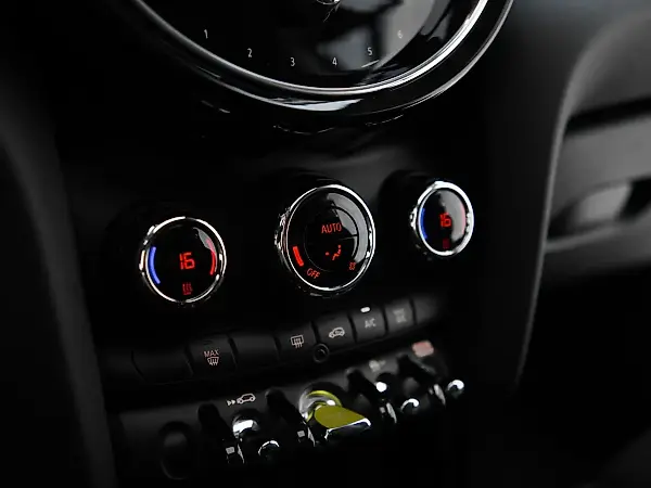 Mini Cooper SE - Imagem 11