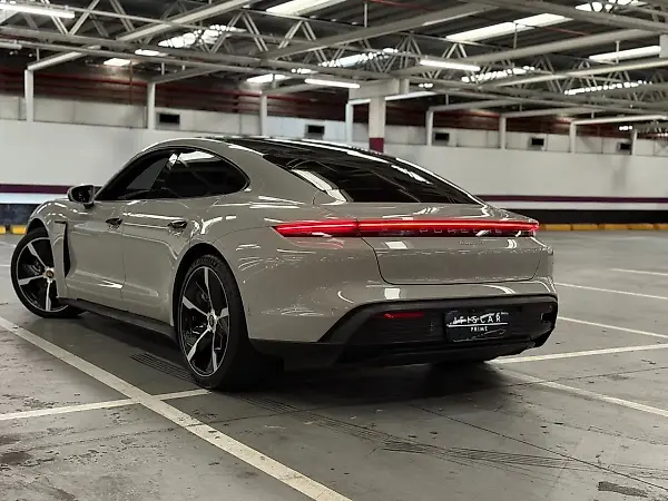 Porsche Taycan - Imagem 2