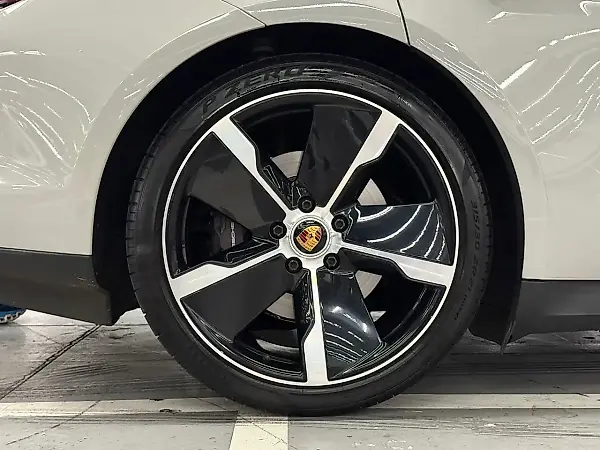 Porsche Taycan - Imagem 7