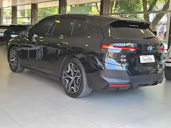 BMW Ix - Imagem 2