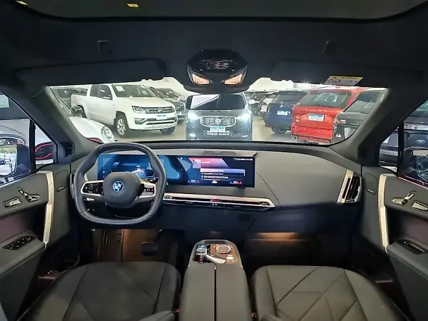 BMW Ix - Imagem 3