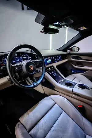 Porsche Taycan - Imagem 15