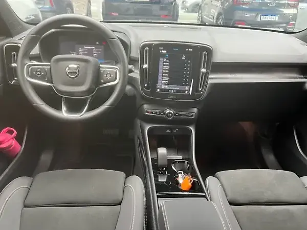 Volvo XC40 Recharge - Imagem 8