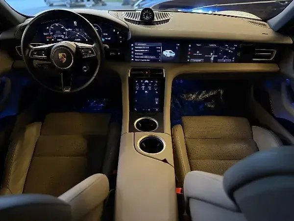 Porsche Taycan - Imagem 12
