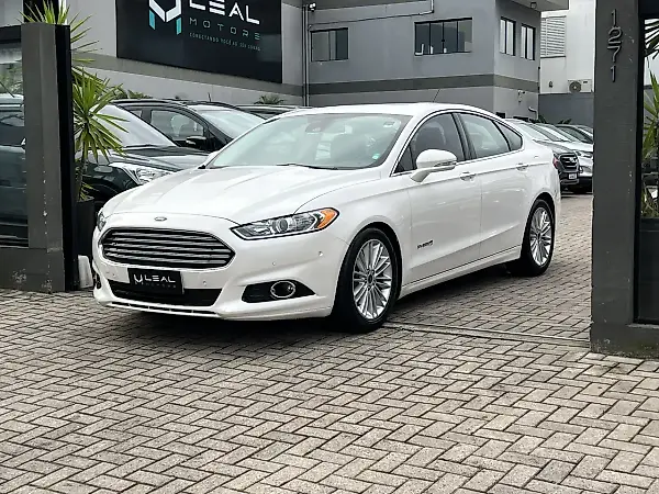 Ford Fusion Plug-in Hybrid - Imagem 1