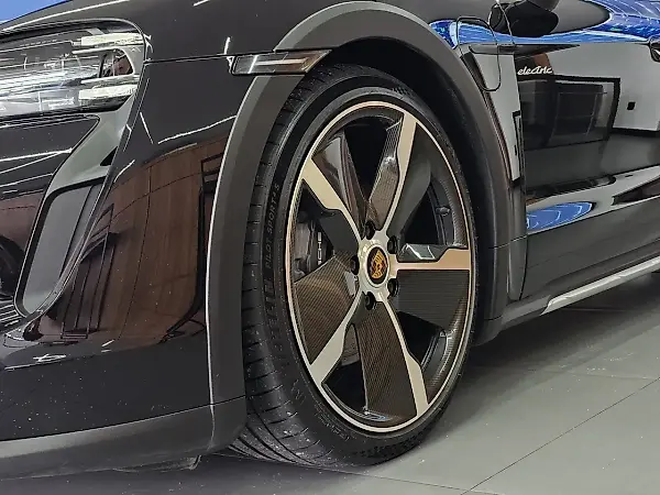 Porsche Taycan - Imagem 4