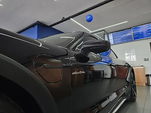 Porsche Taycan - Imagem 5