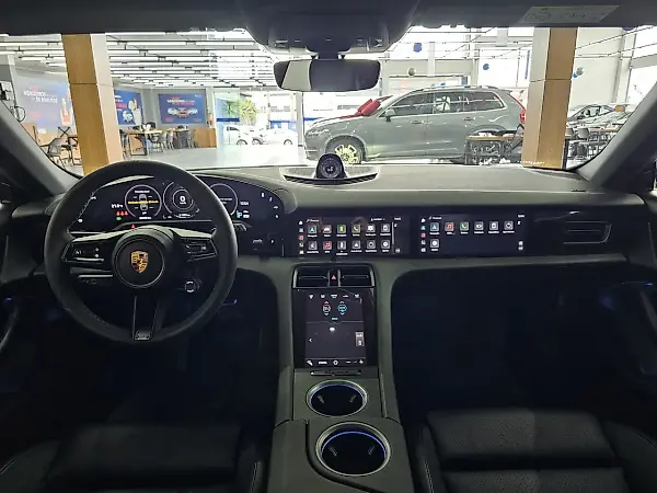 Porsche Taycan - Imagem 14