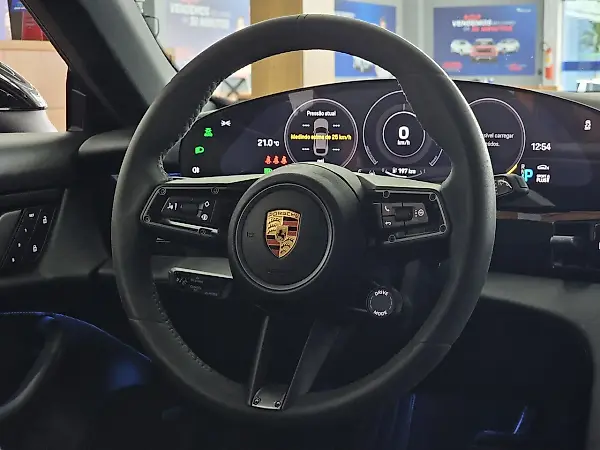 Porsche Taycan - Imagem 15