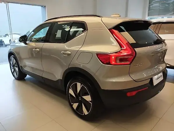 Volvo XC40 Recharge - Imagem 12