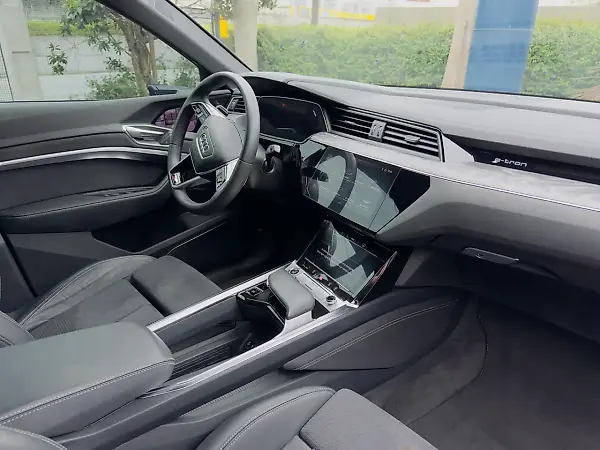 Audi Q8 E-tron - Imagem 2