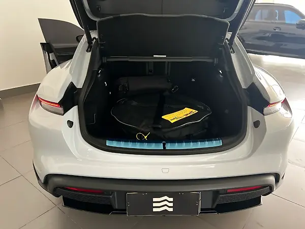 Porsche Taycan - Imagem 6