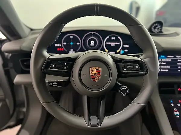Porsche Taycan - Imagem 17