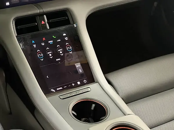 Porsche Taycan - Imagem 13