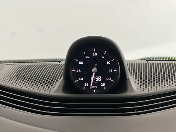 Porsche Taycan - Imagem 16