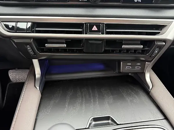 Lexus Nx 450h+ - Imagem 17