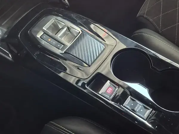 Peugeot E-2008 - Imagem 17