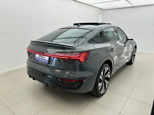 Audi Q8 Sportback E-tron - Imagem 4