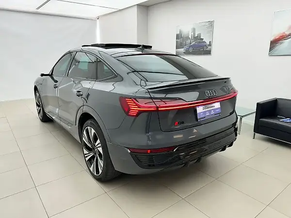 Audi Q8 Sportback E-tron - Imagem 2