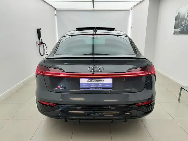 Audi Q8 Sportback E-tron - Imagem 5